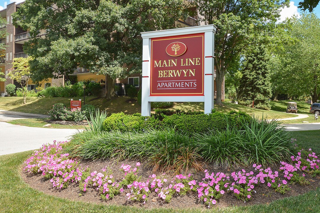 Main Line Berwyn Apartments in Berwyn, PA - Building Photo