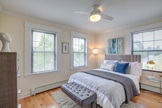 220 Commonwealth Ave, Unit 24 in Chestnut Hill, MA - Foto de edificio - Building Photo