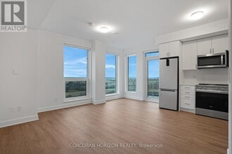 3240 William Coltson Ave in Oakville, ON - Building Photo - Building Photo