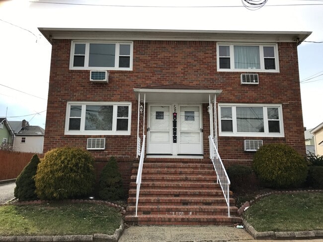 726 Meacham Ave, Unit 2nd L in Linden, NJ - Foto de edificio - Building Photo