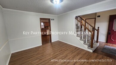 7717 W 112th St in Overland Park, KS - Building Photo - Building Photo