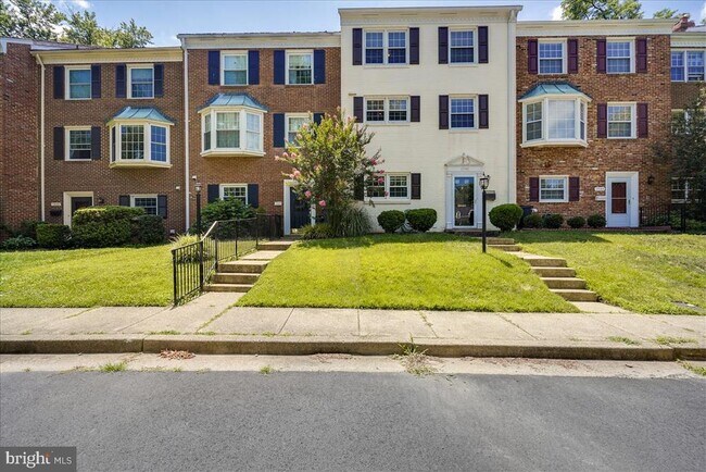 1947 Kirby Rd in McLean, VA - Building Photo - Building Photo