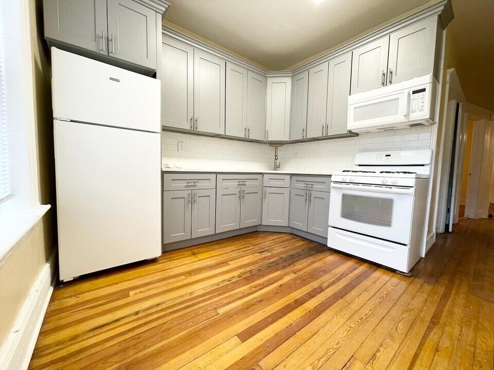 40 Gardner Ave in Jersey City, NJ - Building Photo