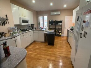 8 Fairbanks St, Unit 2 in Brookline, MA - Building Photo - Building Photo