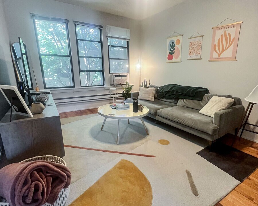 627 W Melrose St in Chicago, IL - Foto de edificio