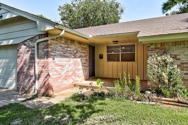 1627 Surrey Dr in Norman, OK - Building Photo - Building Photo