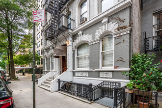 324 E 50th St in New York, NY - Building Photo - Building Photo