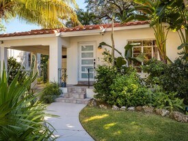 1009 NW 11th Ct in Miami, FL - Building Photo