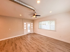 2737 E Glenrosa Ave in Phoenix, AZ - Building Photo - Building Photo