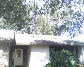 8330 Gandy Way in Orlando, FL - Foto de edificio - Building Photo
