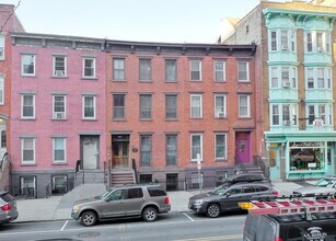 261 Grove St in Jersey City, NJ - Foto de edificio - Building Photo