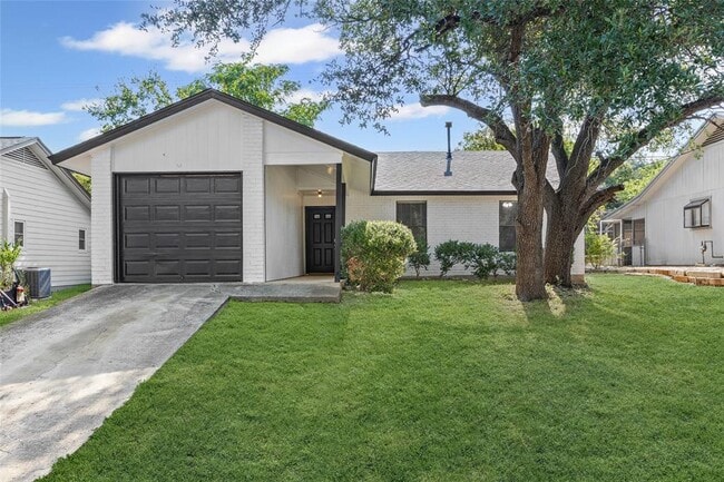 1919 Castle Gate Cir in San Marcos, TX - Building Photo - Building Photo