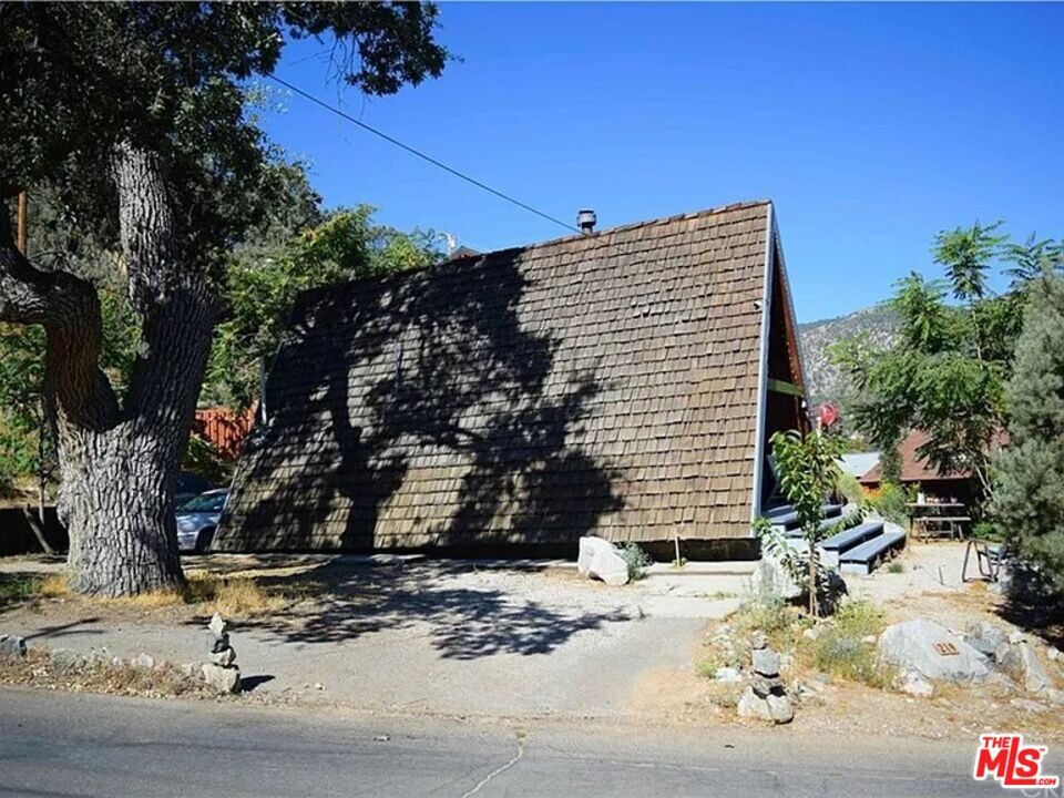219 Pine Canyon Rd in Frazier Park, CA - Building Photo