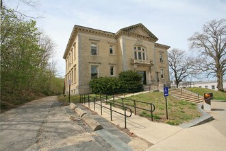 7 Russell St in Plymouth, MA - Foto de edificio - Building Photo