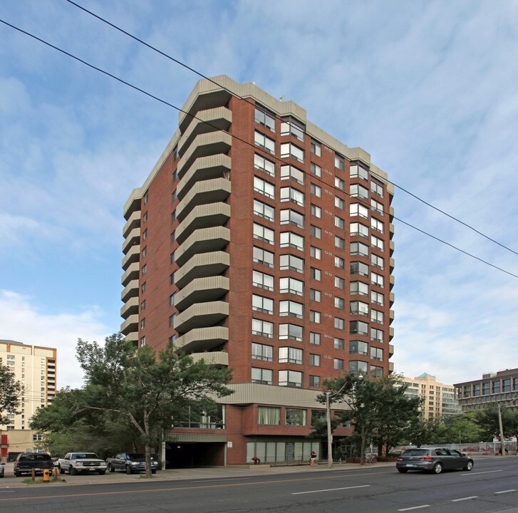 190-194 Jarvis St in Toronto, ON - Building Photo