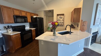 631 Worthington Dr in Lansing, MI - Building Photo - Building Photo