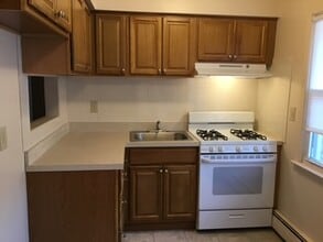 Paradise Gardens in Roselle Park, NJ - Building Photo - Building Photo