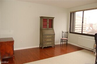 300 Broad St in Stamford, CT - Building Photo - Building Photo