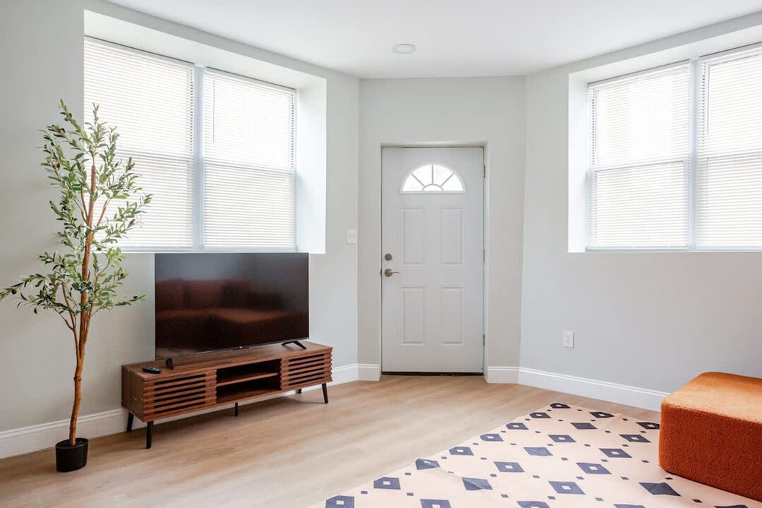 1816 S 9th St in Philadelphia, PA - Building Photo