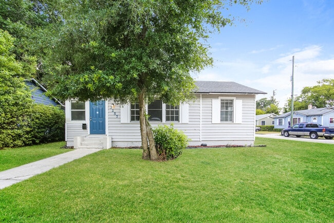property at 3257 Liberty Cir