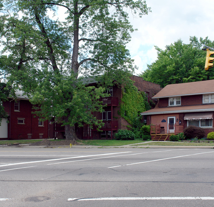 2413 Cleveland Ave NW in Canton, OH - Building Photo