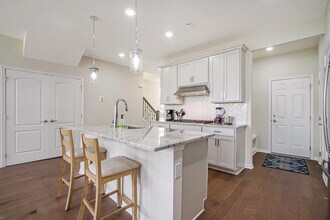 5525 E Spaniel Dr in Ann Arbor, MI - Foto de edificio - Building Photo