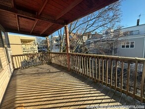 33 Falcon St, Unit 3 in Boston, MA - Foto de edificio - Building Photo