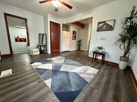 1028 Dawson St in Waterloo, IA - Building Photo