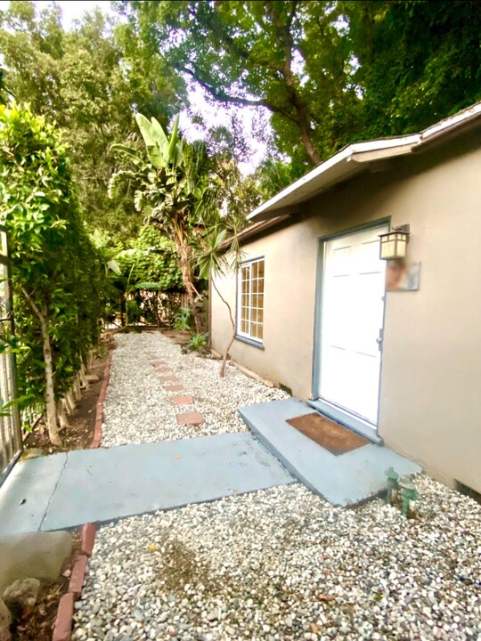 Fountain Village Cottages in Los Angeles, CA - Building Photo