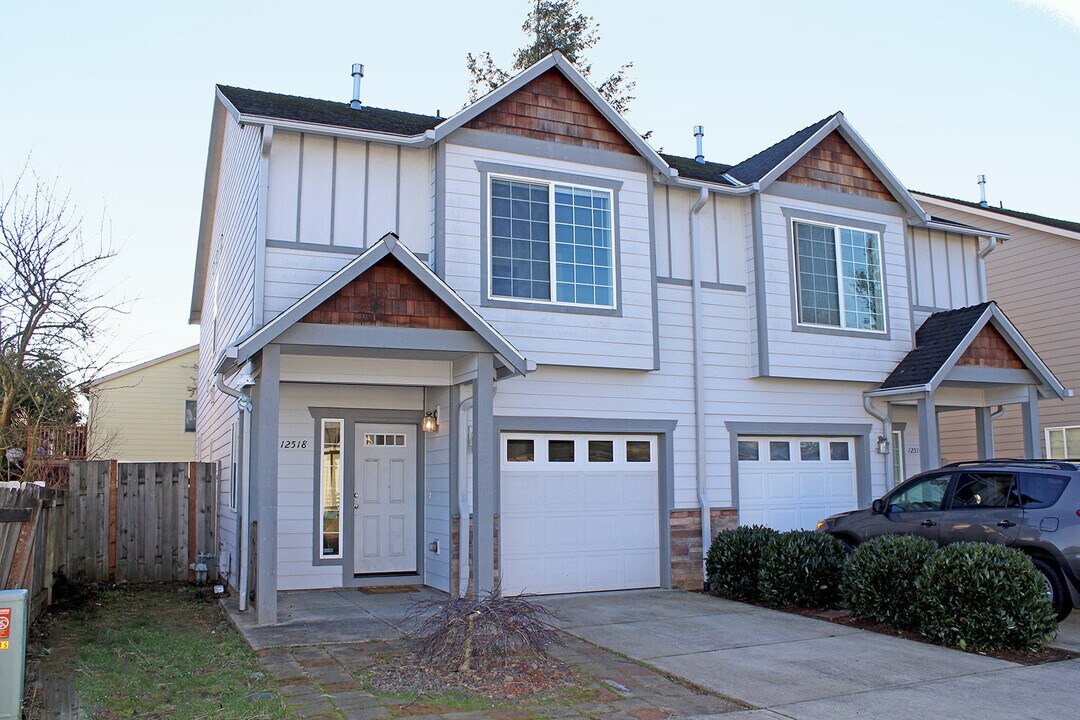 12518 SE Woodward St in Portland, OR - Building Photo