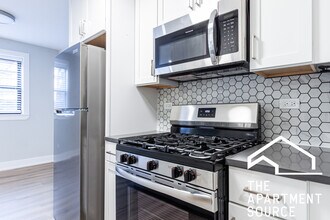 540 W Aldine Ave, Unit 209 in Chicago, IL - Building Photo - Building Photo