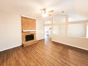 5353 Stephen Forest Cove in Memphis, TN - Foto de edificio - Building Photo