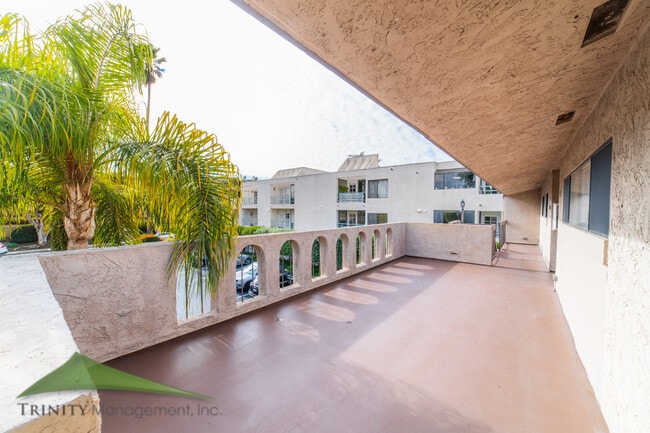 2564 Navarra Dr in Carlsbad, CA - Building Photo - Building Photo