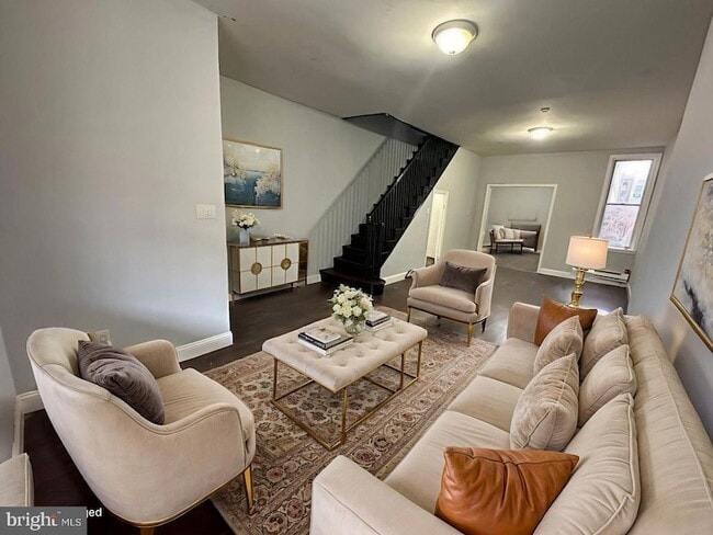 property at 1948 E Monmouth St