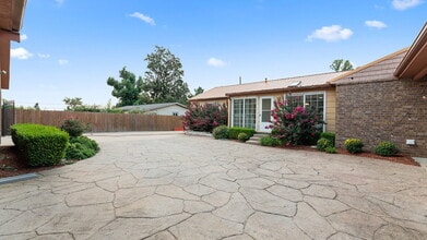 1414 W Cypress St in Rogers, AR - Building Photo - Building Photo