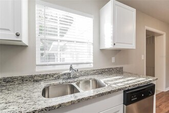 1010 Sierra Ln in Orlando, FL - Foto de edificio - Building Photo