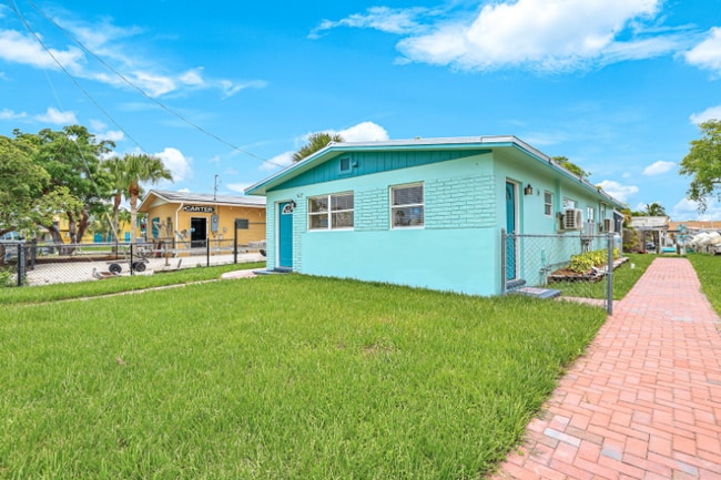 527 Goodland Dr in Goodland, FL - Building Photo - Building Photo