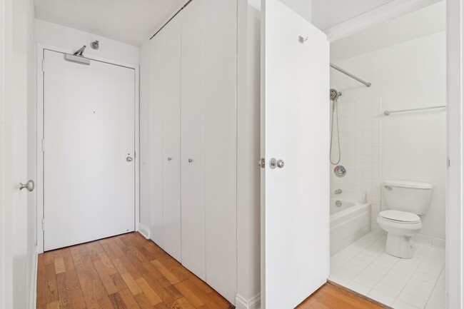 474 N Lake Shore Dr, Unit 3709 in Chicago, IL - Building Photo - Building Photo