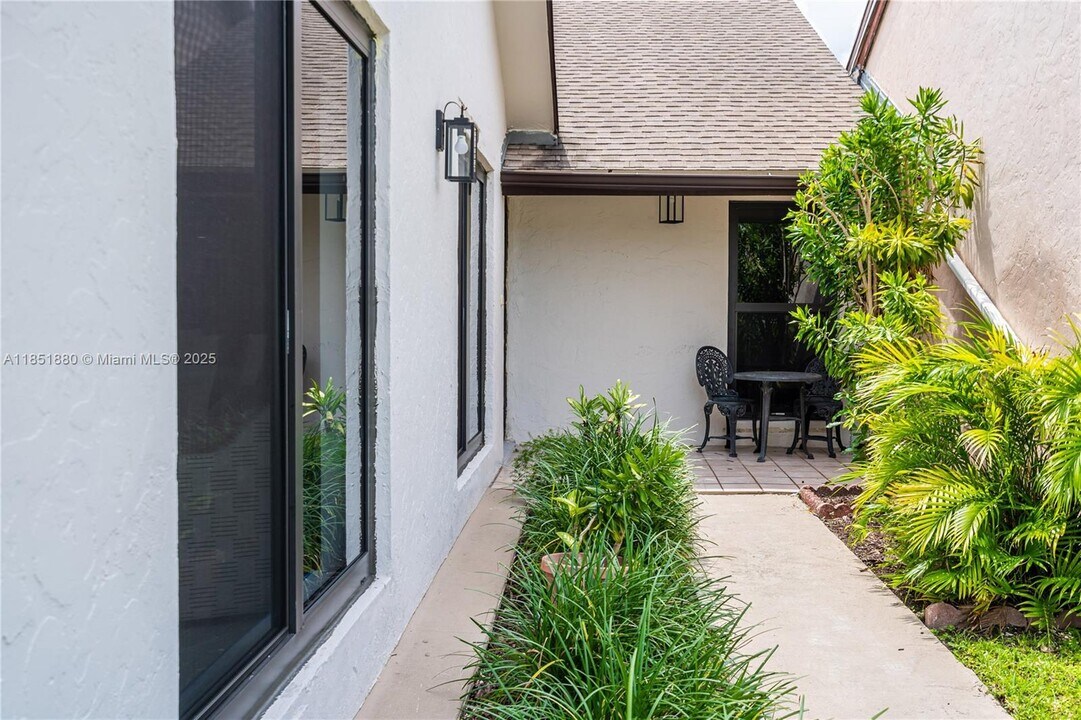 7106 SW 103rd Pl in Miami, FL - Building Photo