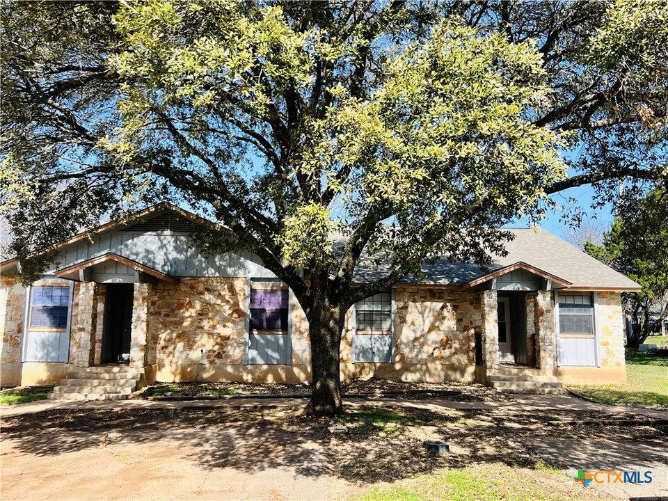 1314 Marlton St in San Marcos, TX - Building Photo