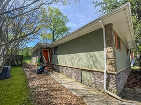 1332 Eubanks Ave, Unit Unit 1 in East Point, GA - Building Photo