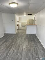 166 Main St in Deep River, CT - Building Photo