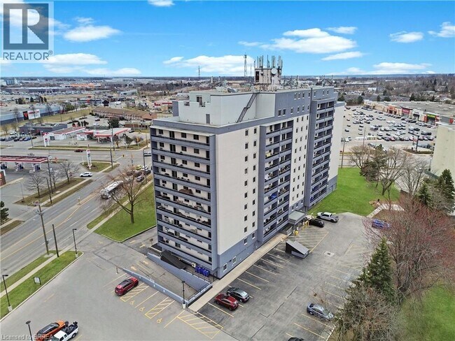 640 West St in Brantford, ON - Building Photo - Building Photo