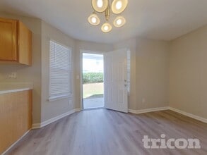 360 Springhaven Way SE in Lawrenceville, GA - Foto de edificio - Building Photo