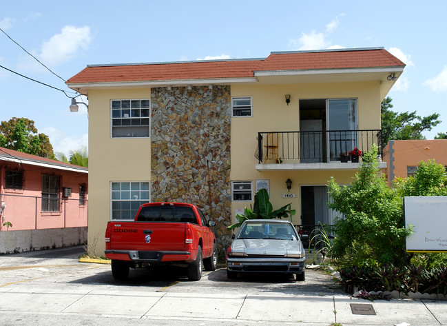 1045 SW 4th St in Miami, FL - Building Photo - Building Photo