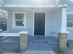 4619 S Raymond Ave in Los Angeles, CA - Building Photo - Building Photo