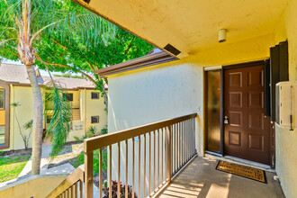 4527 Carambola Cir S in Coconut Creek, FL - Building Photo - Building Photo