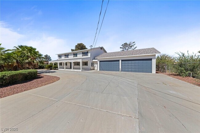 144 E Robindale Rd in Las Vegas, NV - Building Photo - Building Photo