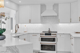 2649 Longboat Dr in Naples, FL - Building Photo - Building Photo