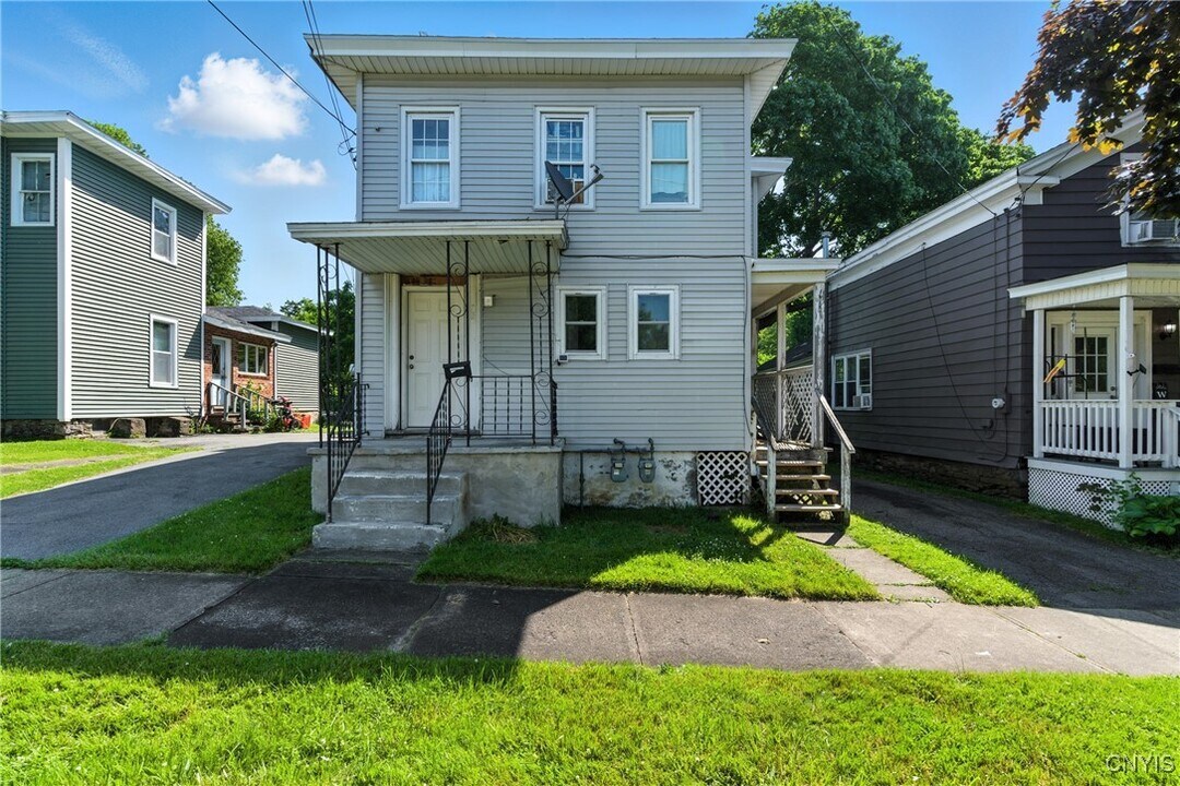 95 Ontario St in Oswego, NY - Building Photo